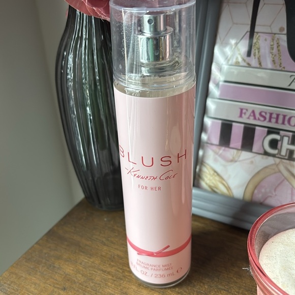 Kenneth Cole Blush - Soft Pink Elegance - Picture 4 of 6